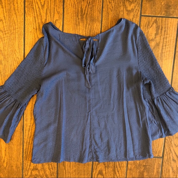 Francesca’s Bell sleeved blouse - Picture 5 of 5